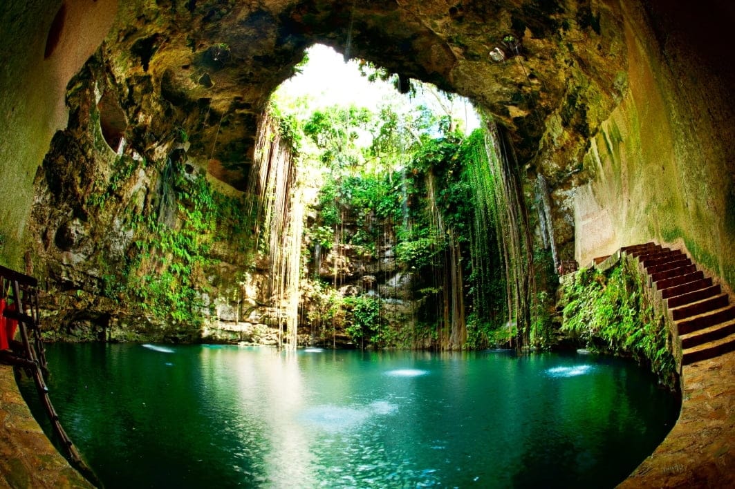 1 Cenote Ik Kil in Yucatan