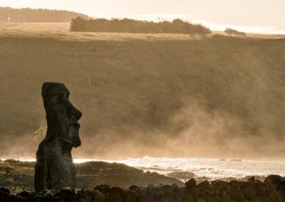 3 Moai devant locean Unesco