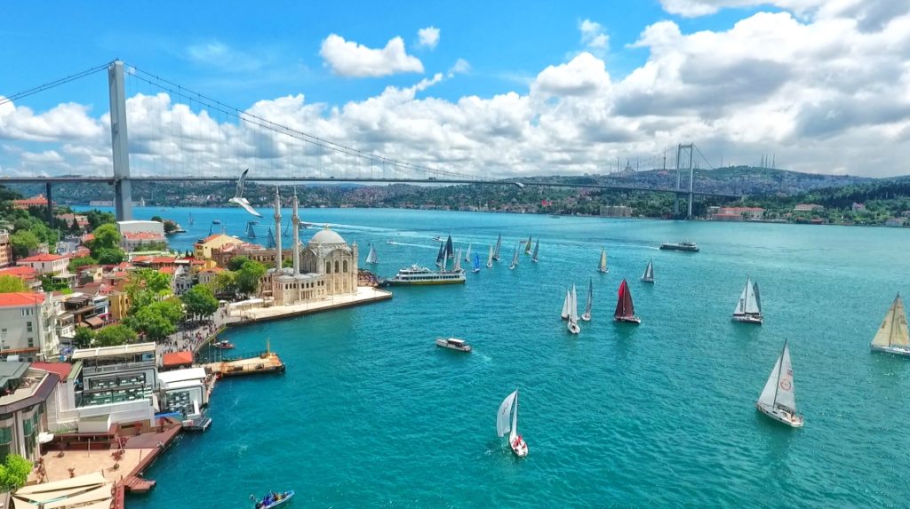 8 Boote auf dem Bosporus 1