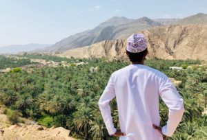 8 Omani en costume traditionnel