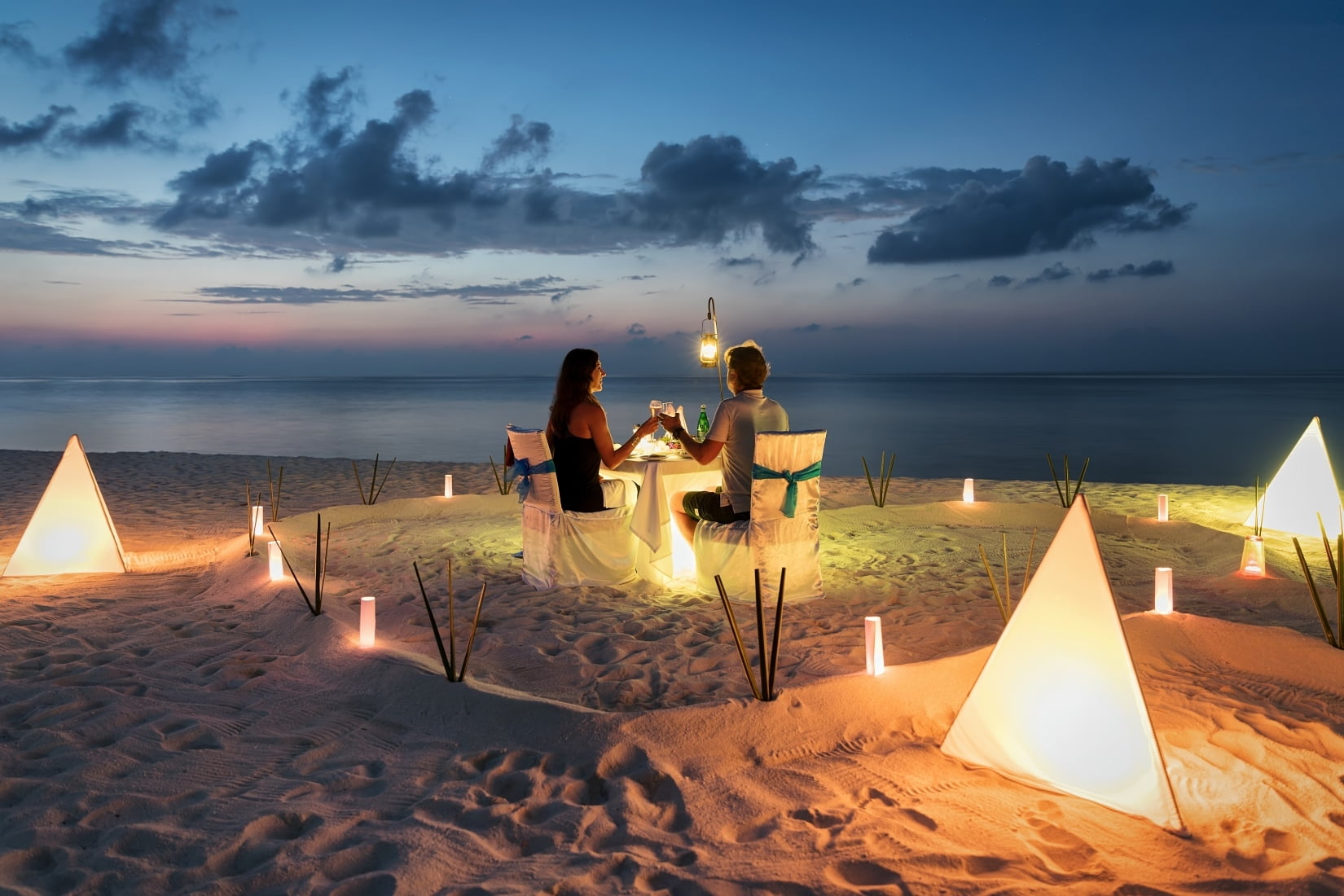 Divers Experience Plage Diner Romantique Couple Prive Lumiere Sunset S1076910233