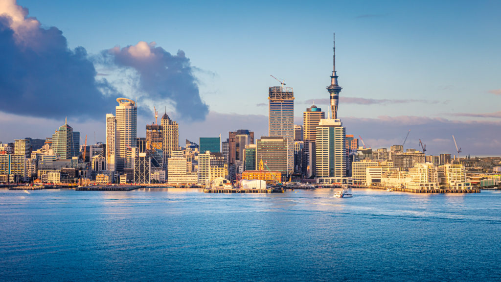 New Zelande AKL Stadt Auckland Tower Skyline Meer Blau Overview S1534309247 CIV