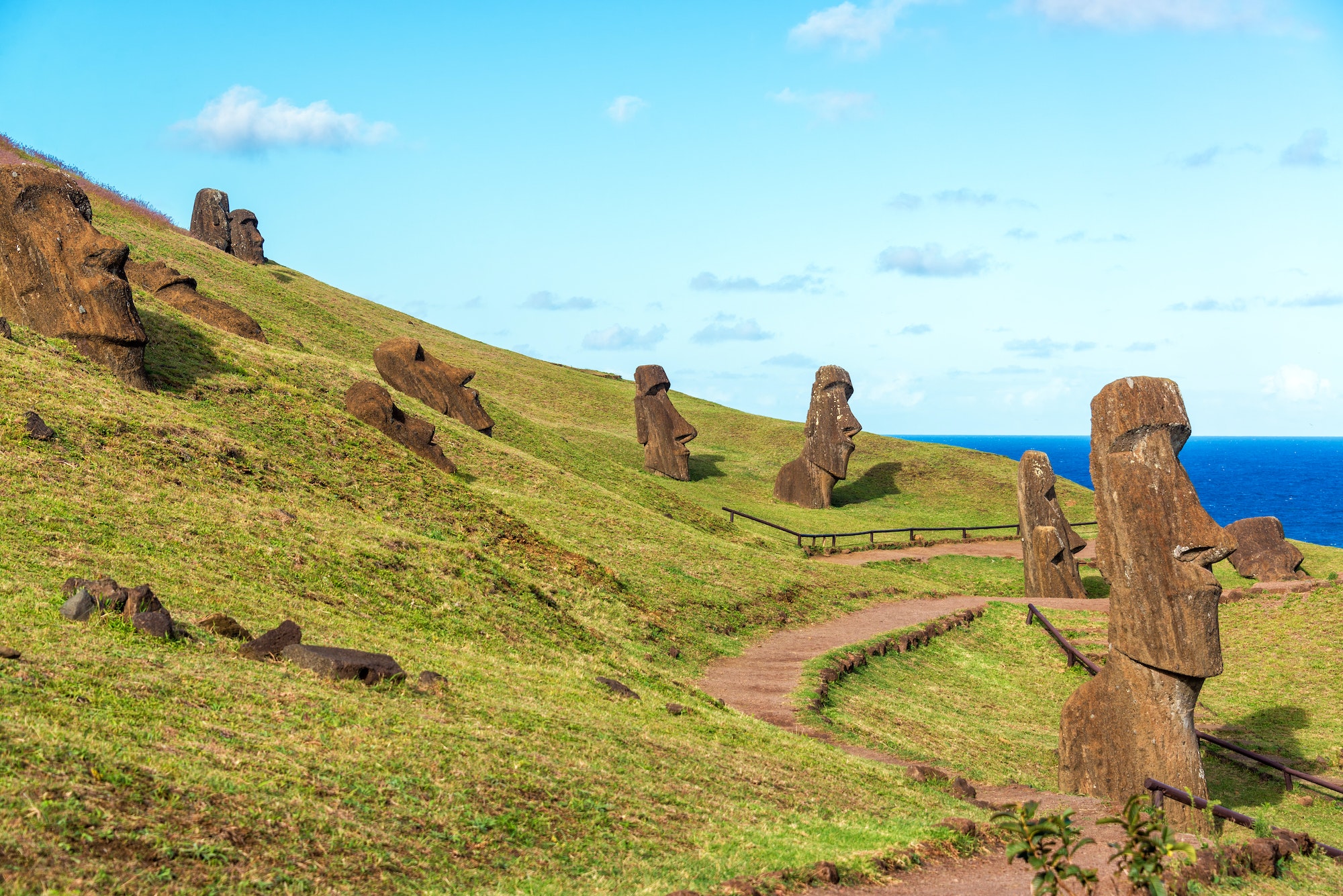 Moai dell'Isola di Pasqua a Rano Raraku